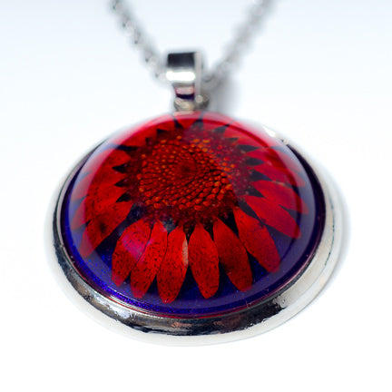 Orb Necklace red daisy