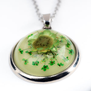 Orb Necklace Green Daisy