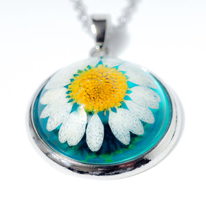 Orb Necklace white daisy