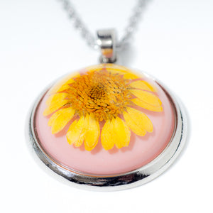 Orb Necklace yellow daisy