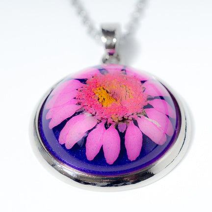 Orb Necklace pink daisy