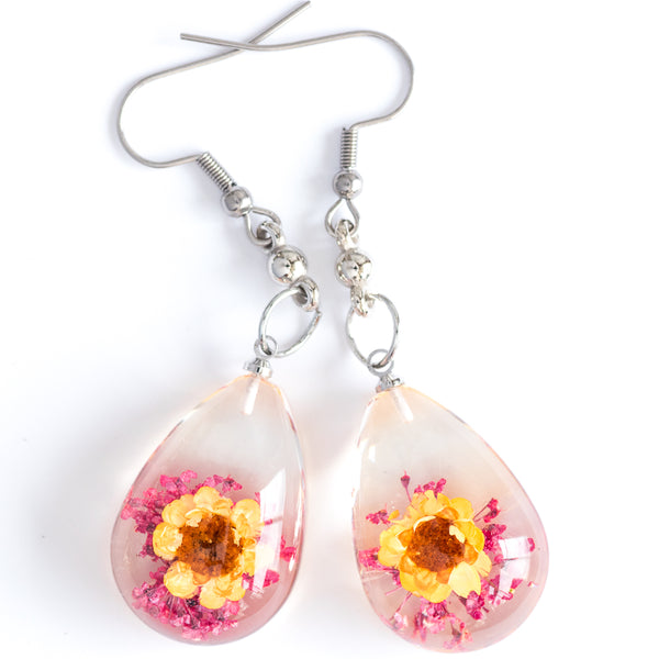 Hand Picked / Hand Pressed Resin Flower Earrings 🌸 | Gallery posted by  WanderlustFSHN | Lemon8